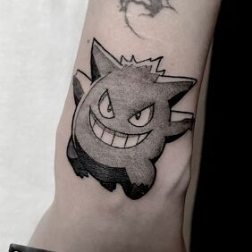Tattoo GENGAR SZPAKU POKEMON On the arm motif: characters style: graphic / illustrative