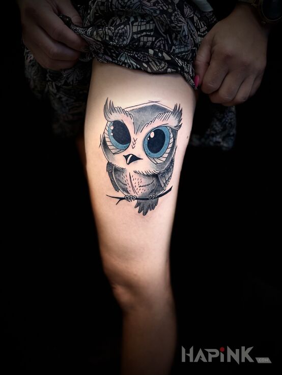 Tattoo Owl in animals motif and graphic / illustrative style on the thigh