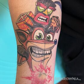 Tatuaż BANDICOOT na ręce motyw: postacie styl: kreskówkowe / komiksowe