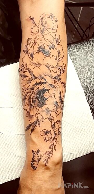 Tattoo FLOWERS in black and gray motif and graphic / illustrative style On the arm
