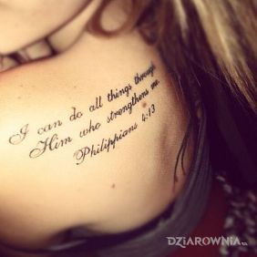 Tatuaż Philippians 4:13 na łopatkach motyw: napisy