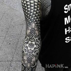 Tattoo Pattern rider on the upper arm motif: sleeves