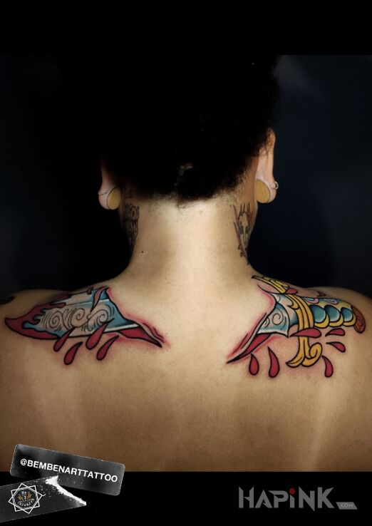 Tattoo KOBIECY SZTYLET in objects motif and neo-traditional style on the shoulder