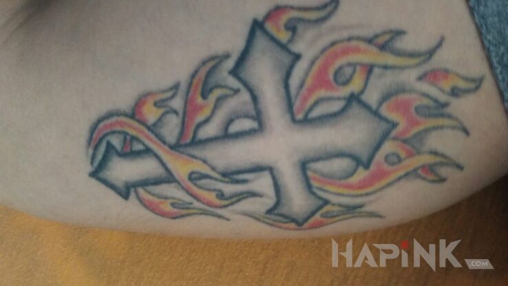 Tattoo Krzyż in religious motif on the upper arm