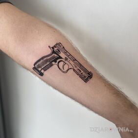Tatuaż SHADOW 2 W KOMIKSOWYM STYLU na ręce motyw: przedmioty styl: graficzne / ilustracyjne
