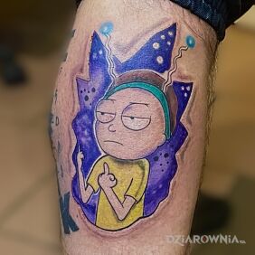 Tatuaż Morty na nodze motyw: kolorowe styl: kreskówkowe / komiksowe