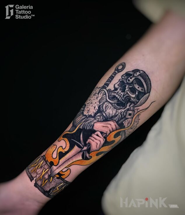 Tattoo Nieumarły wiking, runy od praktykanta in skulls motif and graphic / illustrative style on the forearm