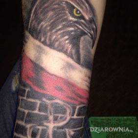 Tatuaż Pamiętam na przedramieniu motyw: patriotyczne