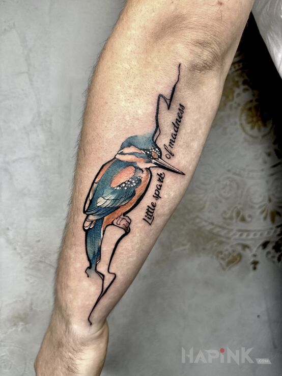 Tattoo Kolorowy ptak in animals motif and graphic / illustrative style on the forearm
