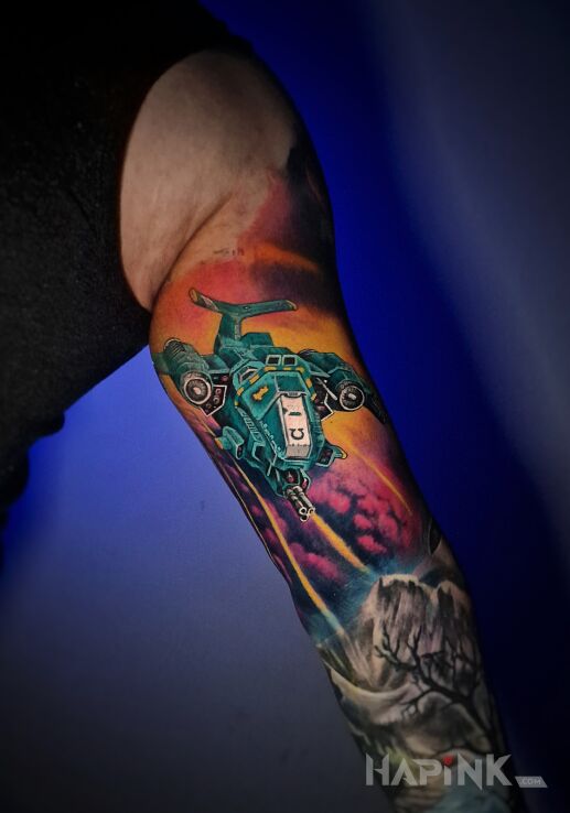 Tattoo Kosmos i statek in science fiction motif and graphic / illustrative style on the bicep