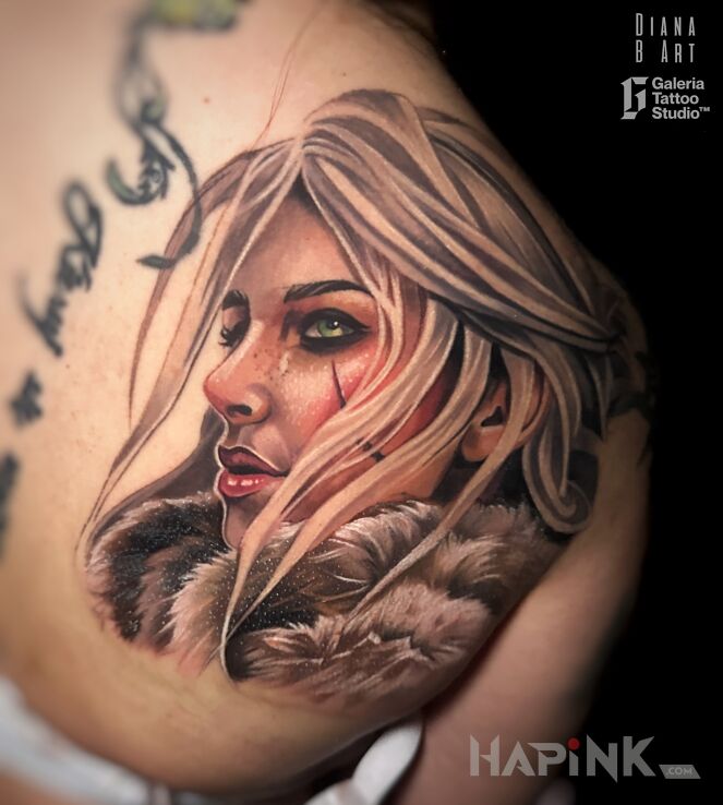 Tattoo Ciri Wiedźmin in faces motif and realistic style on the back