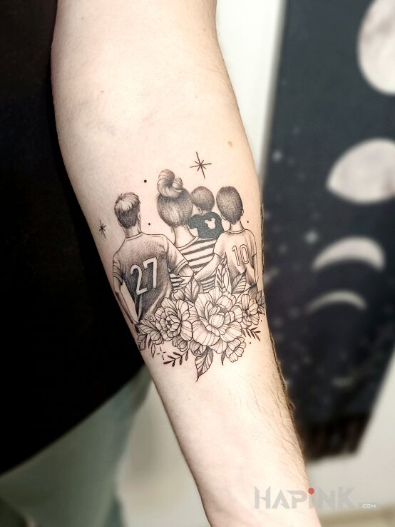 Tattoo Rodzina in Love motif and graphic / illustrative style on the forearm