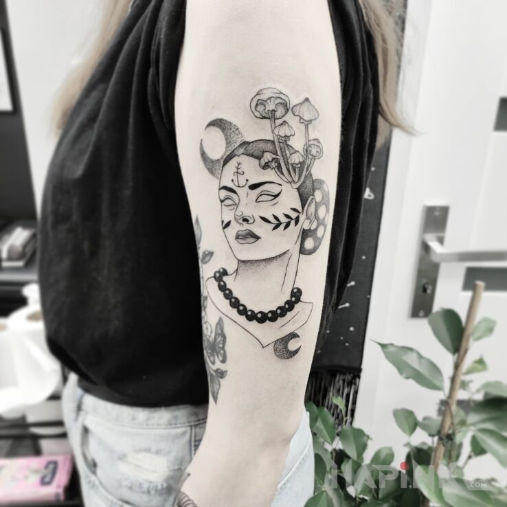 Tattoo Panna Grzybowa in fantasy motif and graphic / illustrative style on the upper arm