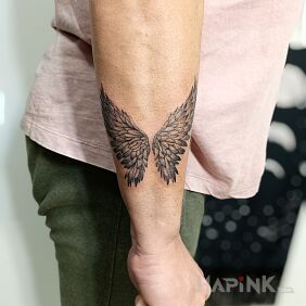 Tattoo Wings on the forearm motif: wings style: graphic / illustrative