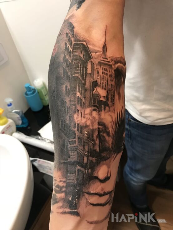 Tattoo Rękaw in faces motif on the forearm