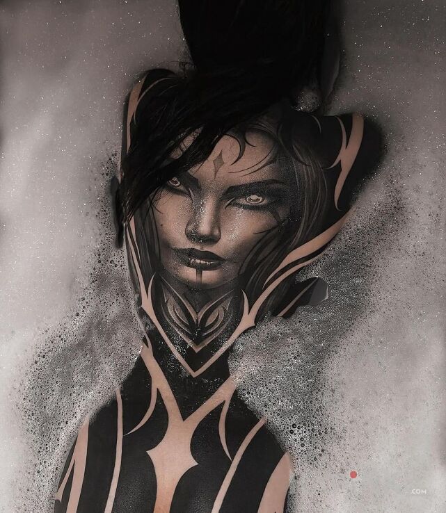 Tattoo Tatuaże w kąpieli in black and gray motif and realistic style on the shoulder blades