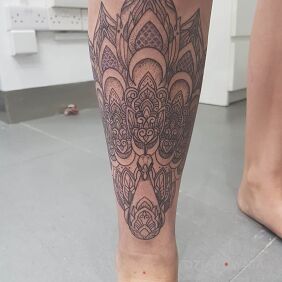 Tatuaż Paw na nodze motyw: zwierzęta styl: kontury / linework