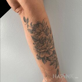 Tattoo Flowers (healed) On the arm motif: flowers style: realistic