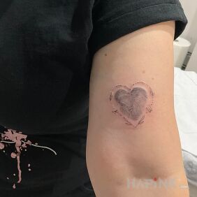 Tattoo Fingers Heart on the bicep motif: Love style: minimalistic