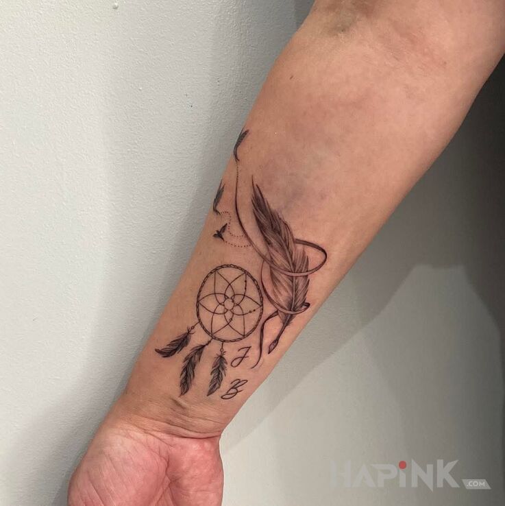 Tattoo Łapacz snów in black and gray motif and calligraphy style On the arm