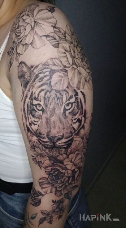 Tattoo Tygrys in black and gray motif and realistic style On the arm