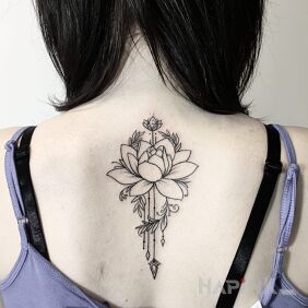 Tattoo Lotus on the back motif: black and gray style: contour / linework