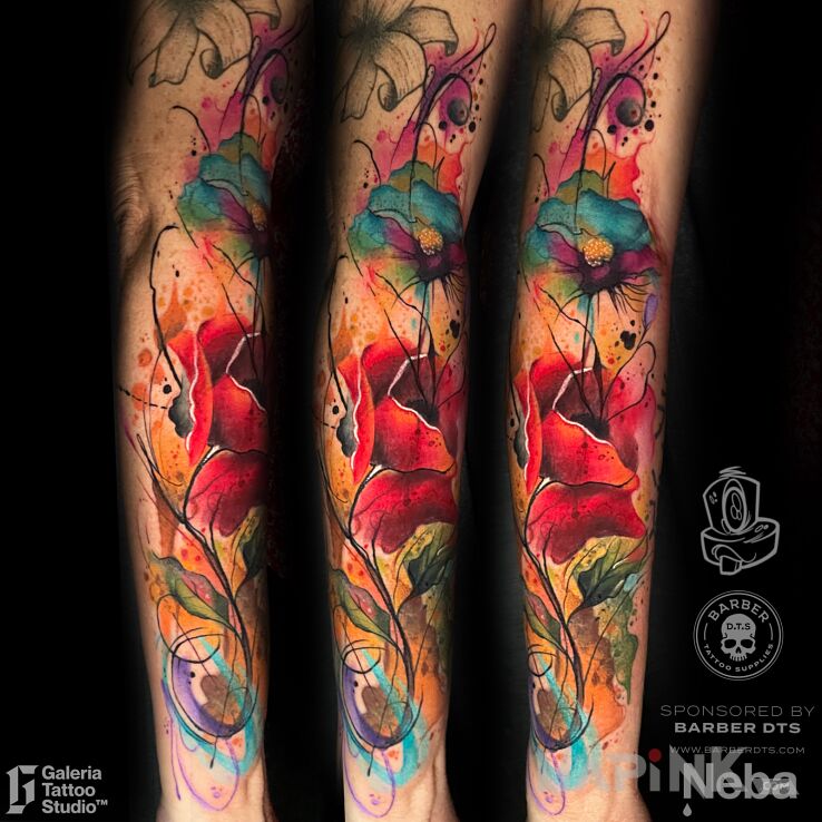 Tattoo Akwarelowy cover-up in cover-up motif and abstract style on the upper arm