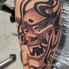 Tatuaż Maska na nodze motyw: demony styl: japońskie / irezumi