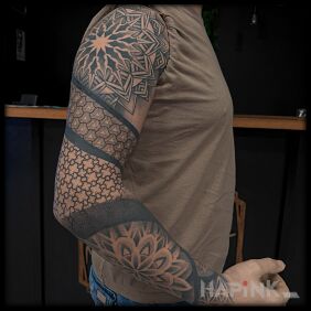 Tattoo Mandala sleeve on the elbow motif: black and gray style: geometric