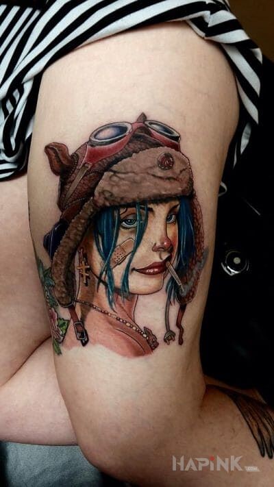 Tattoo Rosjanka ;) in faces motif on the leg