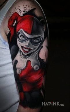 Tattoo Harley Quinn in characters motif on the upper arm