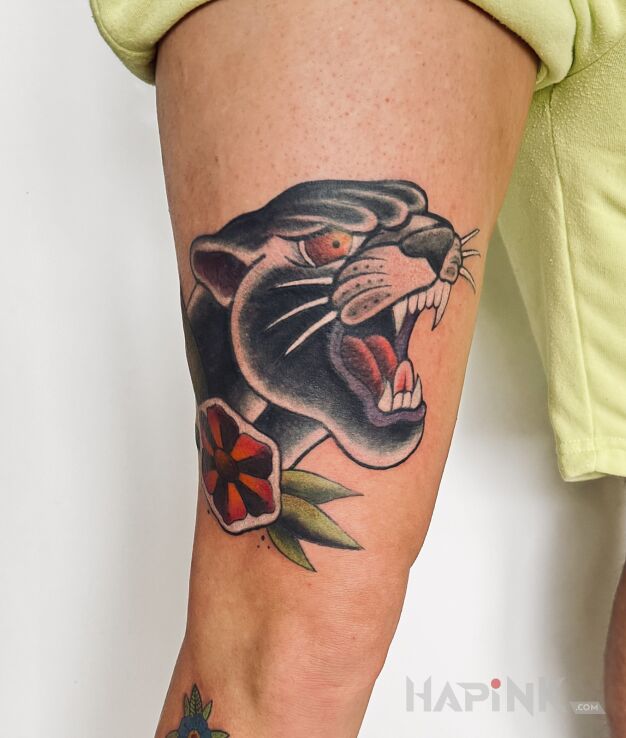 Tattoo Oldschool panther in color in animals motif and oldschool style on the leg