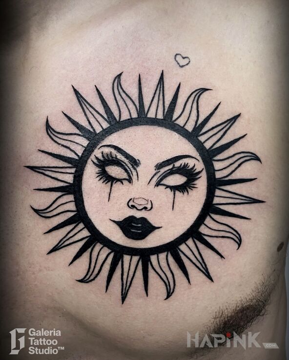 Tattoo Słońce z kobiecą twarzą in faces motif and graphic / illustrative style on the chest