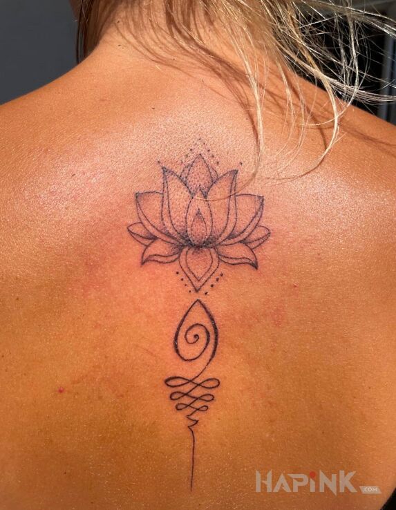 Tattoo Minimalistyczny delikatny kwiat lotosu in floral motif and minimalistic style on the back