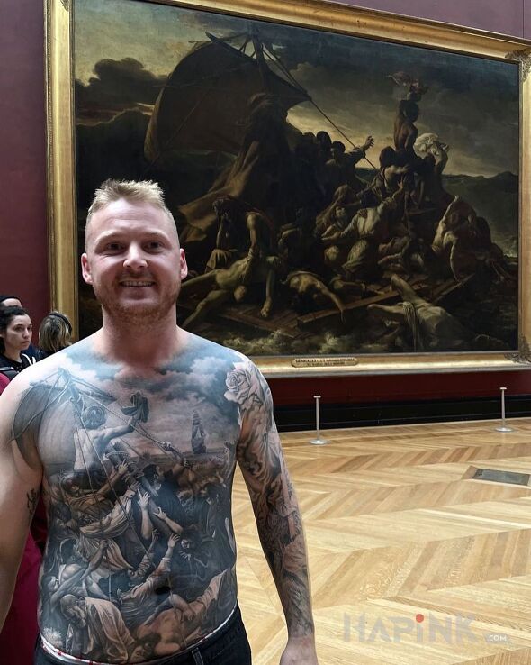 Tattoo Dzieło sztuki in black and gray motif and realistic style on the collarbone