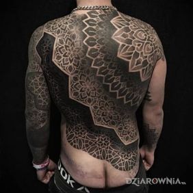 Tatuaż Spójny wzór na plecach motyw: mandale styl: dotwork