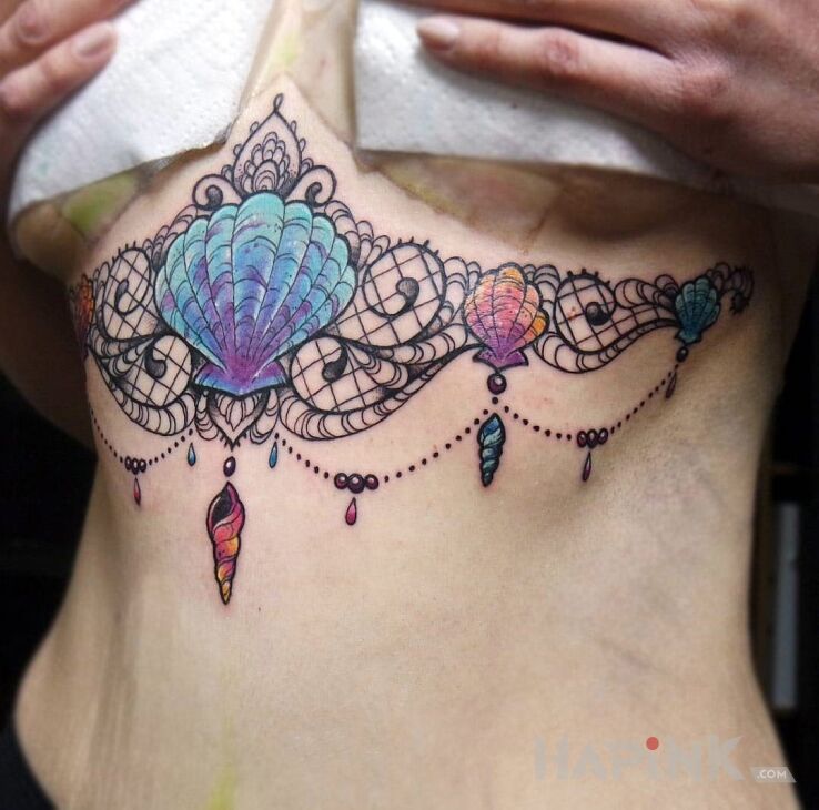 Tattoo Muszelki in other motif on the stomach