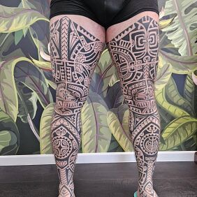 Tattoo Two Polynesian leg sleeves on the foot motif: black and gray style: Polynesian