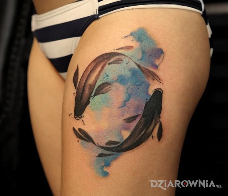 Tatuaż walenie w motywie kolorowe i stylu watercolor na nodze