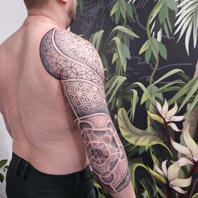 Tattoo Geometric 3/4 sleeve on the upper arm motif: mandalas style: dotwork