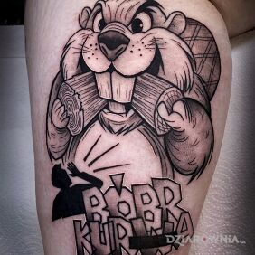 Tatuaż Ale bydle! Bober na bicepsie motyw: śmieszne styl: dotwork