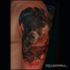 Tatuaż Niedźwiadek na ramieniu motyw: kolorowe styl: realistyczne