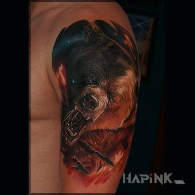 Tattoo Niedźwiadek in animals motif and realistic style on the upper arm