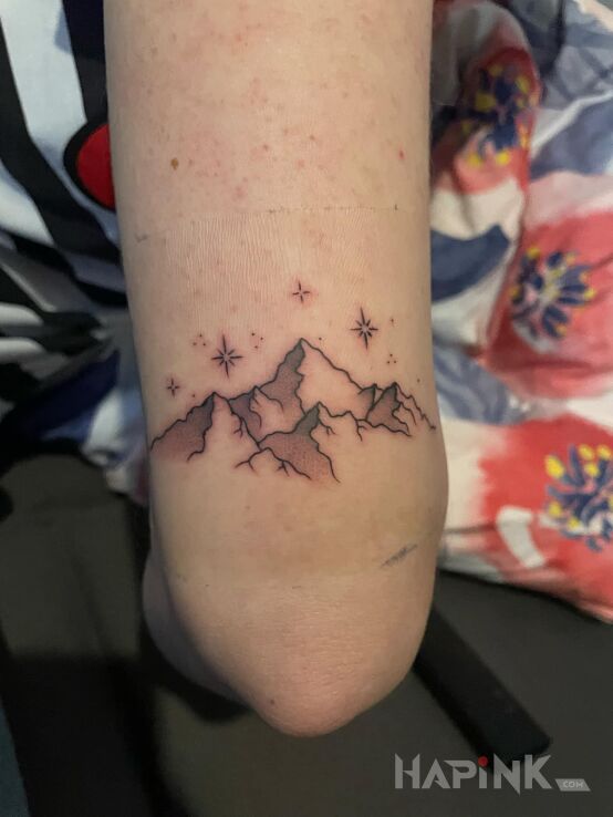 Tattoo Góry in nature motif and graphic / illustrative style On the arm