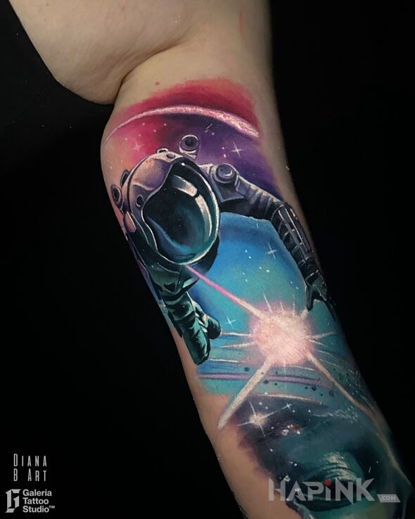 Tattoo Kosmonauta rękaw in characters motif and realistic style on the bicep