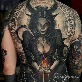Tatuaż Diablica! na łopatkach motyw: demony styl: realistyczne