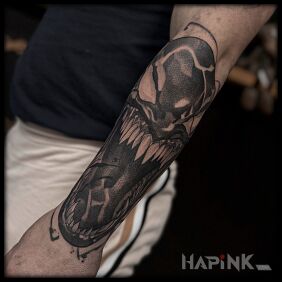 Tattoo Venom On the arm motif: black and gray style: dotwork