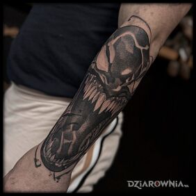 Tatuaż Venom na ręce motyw: postacie styl: graficzne / ilustracyjne