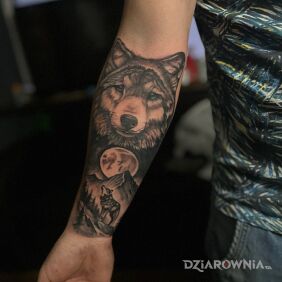 Tatuaż Wilk na ręce motyw: czarno-szare styl: realistyczne