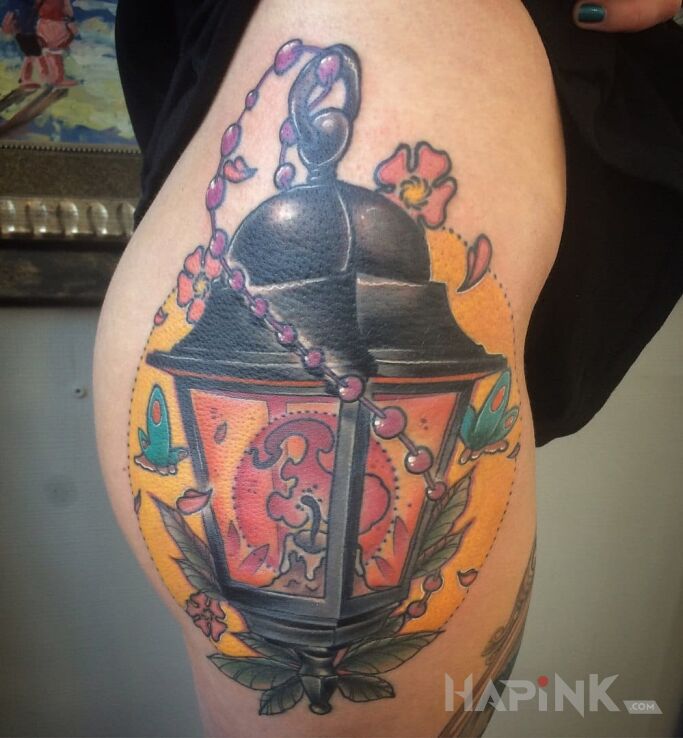 Tattoo Latarnia/Lampion in objects motif on the leg